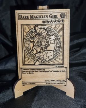 Лазерно гравирана плочка Dark Magician Girl